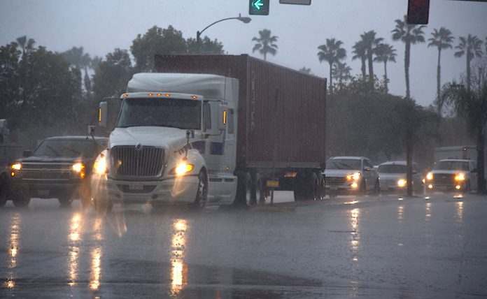 下雨,暴雨,堵车