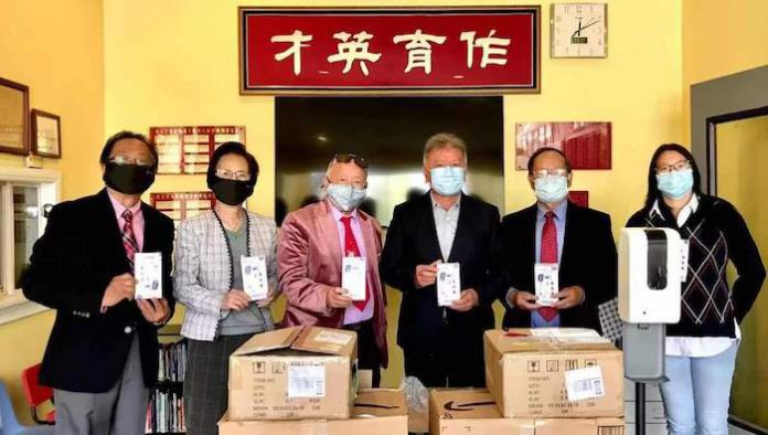 華埠服務中心 捐贈一批抗疫物資中華孔教學校