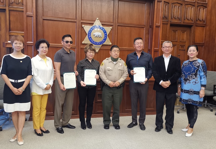美国亚裔传统月 美南华总与洛杉矶县警察局举行座谈交流