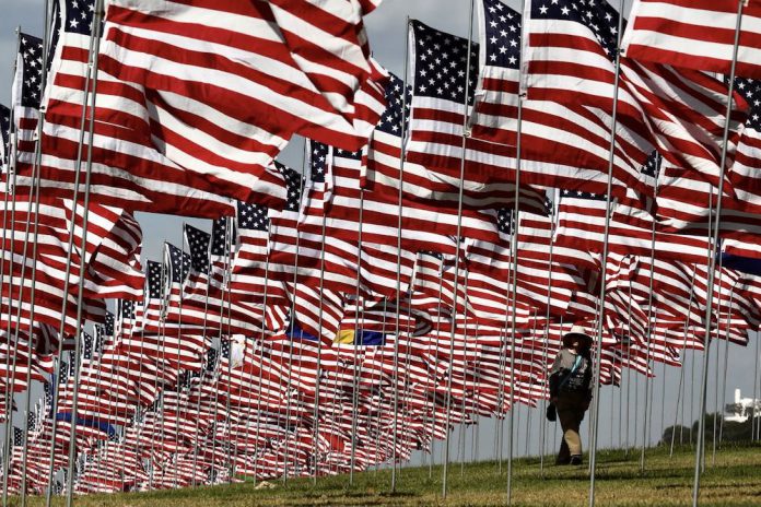 佩珀代因大学911纪念旗海。911 纪念