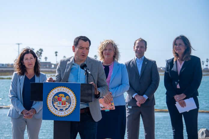 OC oil spill Rendon-11