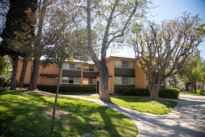 Lt. Gov Kounalakis visits UCI-15