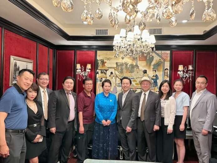 136221689530339_.pic