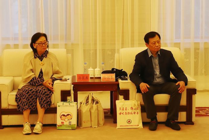 美国内蒙古总商会、女企业家俱乐部代表团访问呼伦贝尔市