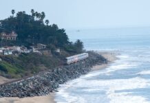 台湾媒体:诗人郑愁予逝世