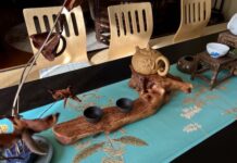 《春园根雕茶承记》