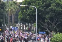 在洛杉矶抗议活动中加班执勤 后备役警官的父亲节这样渡过