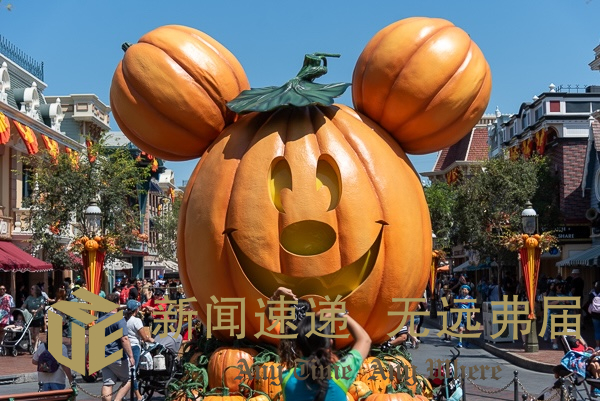 2025 Halloween at Disneyland- Oogie Boogie Bash-43